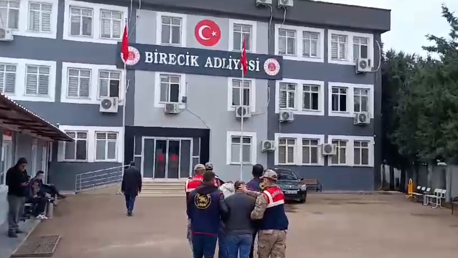 Birecik'te demir hırsızlığı: 2 şüpheli yakalandı