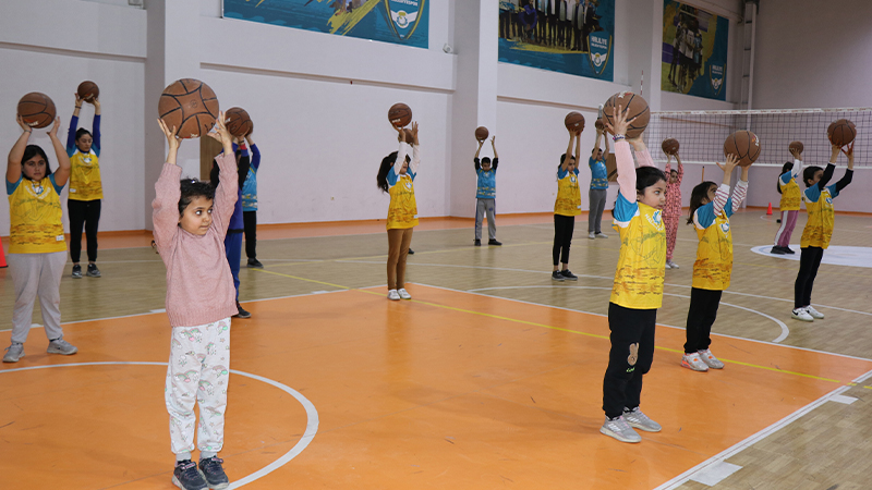 Haliliye Belediyesi gençlere spor imkanı sunuyor;