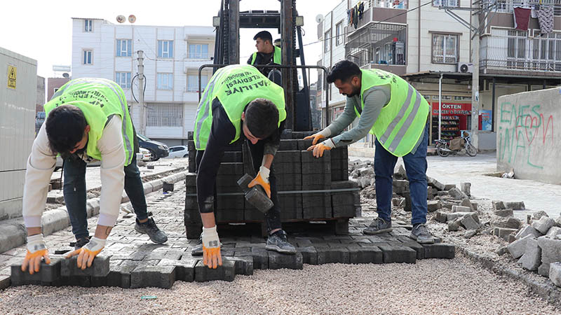 Haliliye Belediyesi merkez ve kırsal mahallelerde yolları yeniliyor;