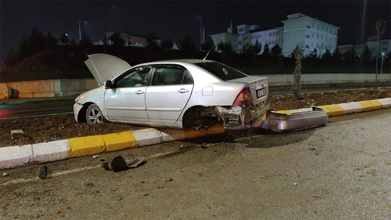 Haliliye'de otomobil refüje çıktı: 5 yaralı