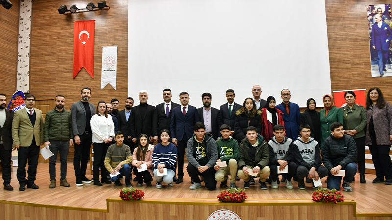 Şanlıurfa'da "Mescid-i Aksa Şairi Mehmet Akif İnan Bilgi Yarışması" finali yapıldı