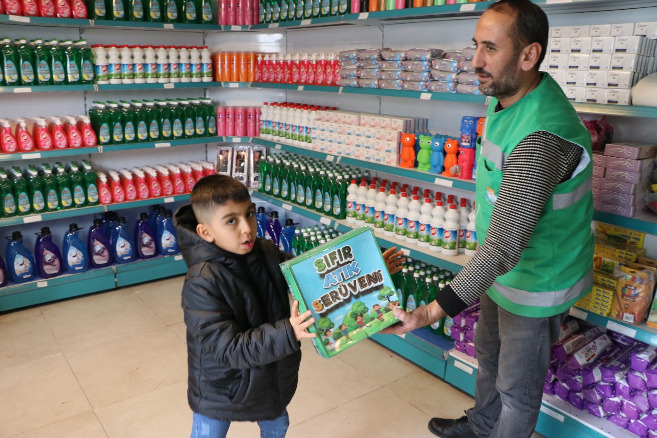 Şanlıurfa’da öğrencilere karne hediyesi Haliliye Belediyesinden;