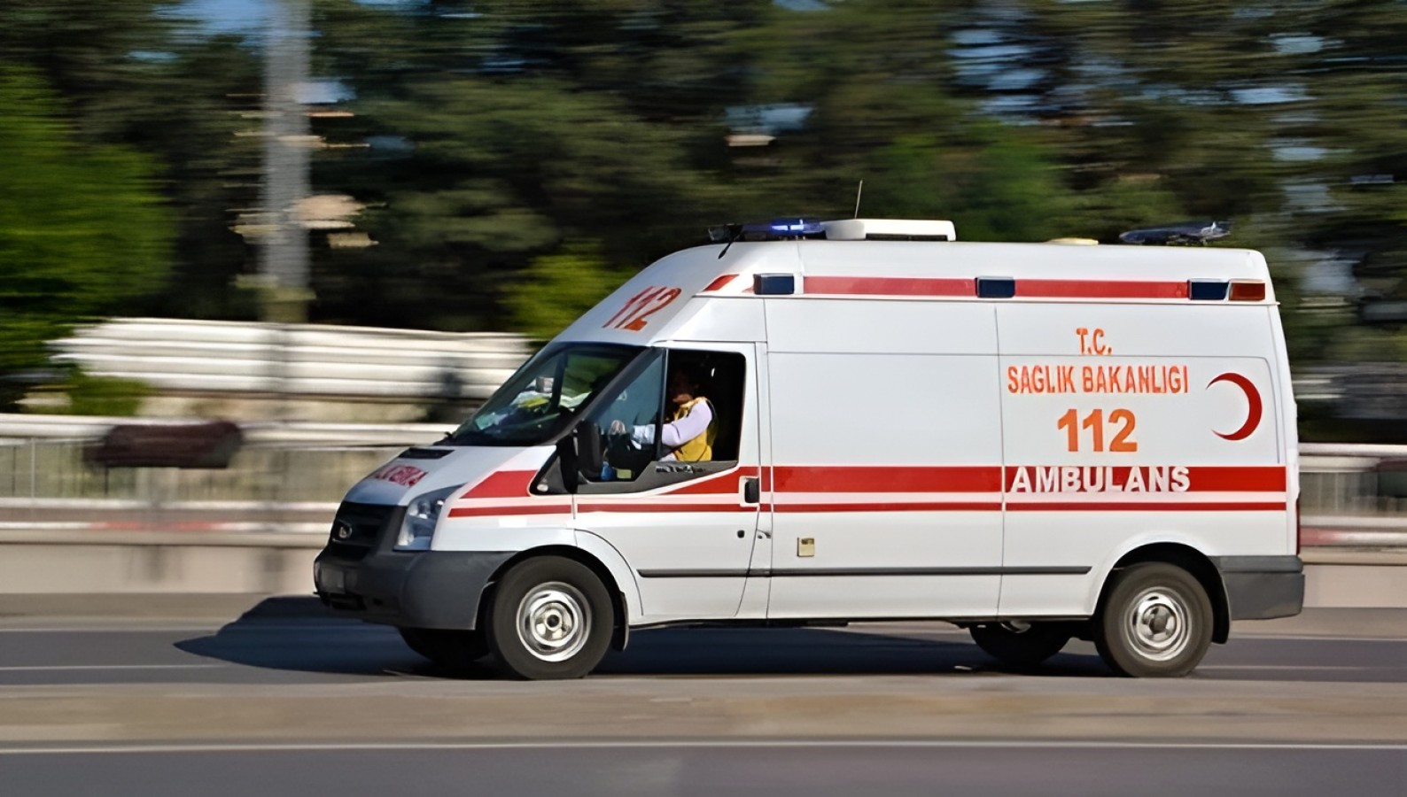 Haliliye'de otomobille çarpışan motosikletin sürücüsü yaralandı