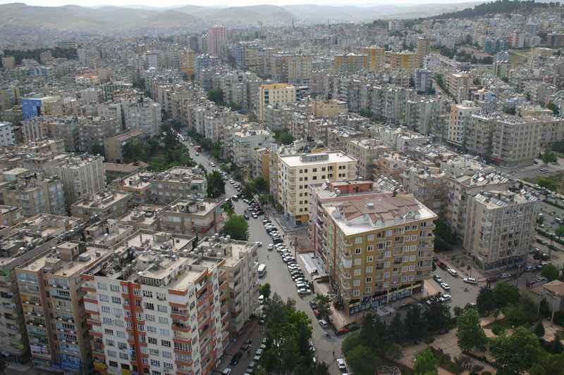 Şanlıurfa’da bir evde kaç kişi yaşıyor?;