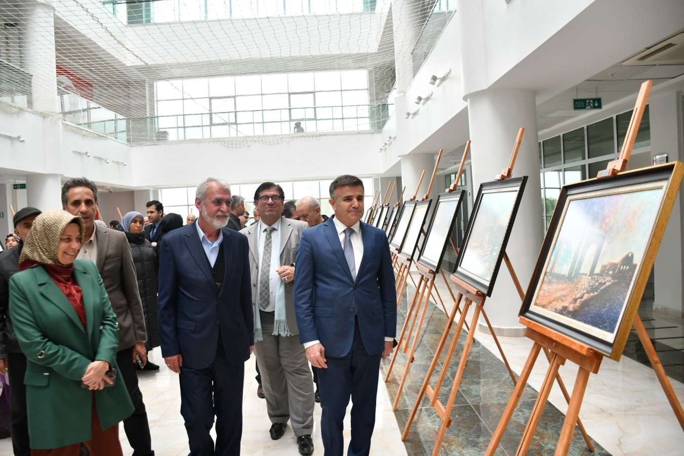 Şanlıurfa’da ressam-emekli öğretmenin sergisi açıldı