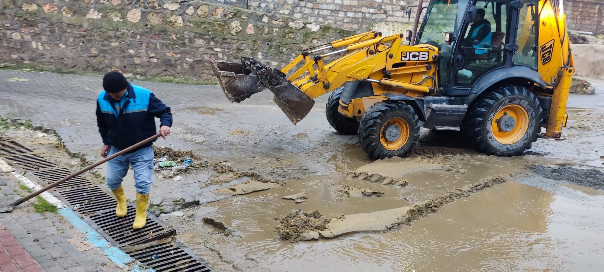 ŞUSKİ ekipleri sağanak sonrası teyakkuz halinde;