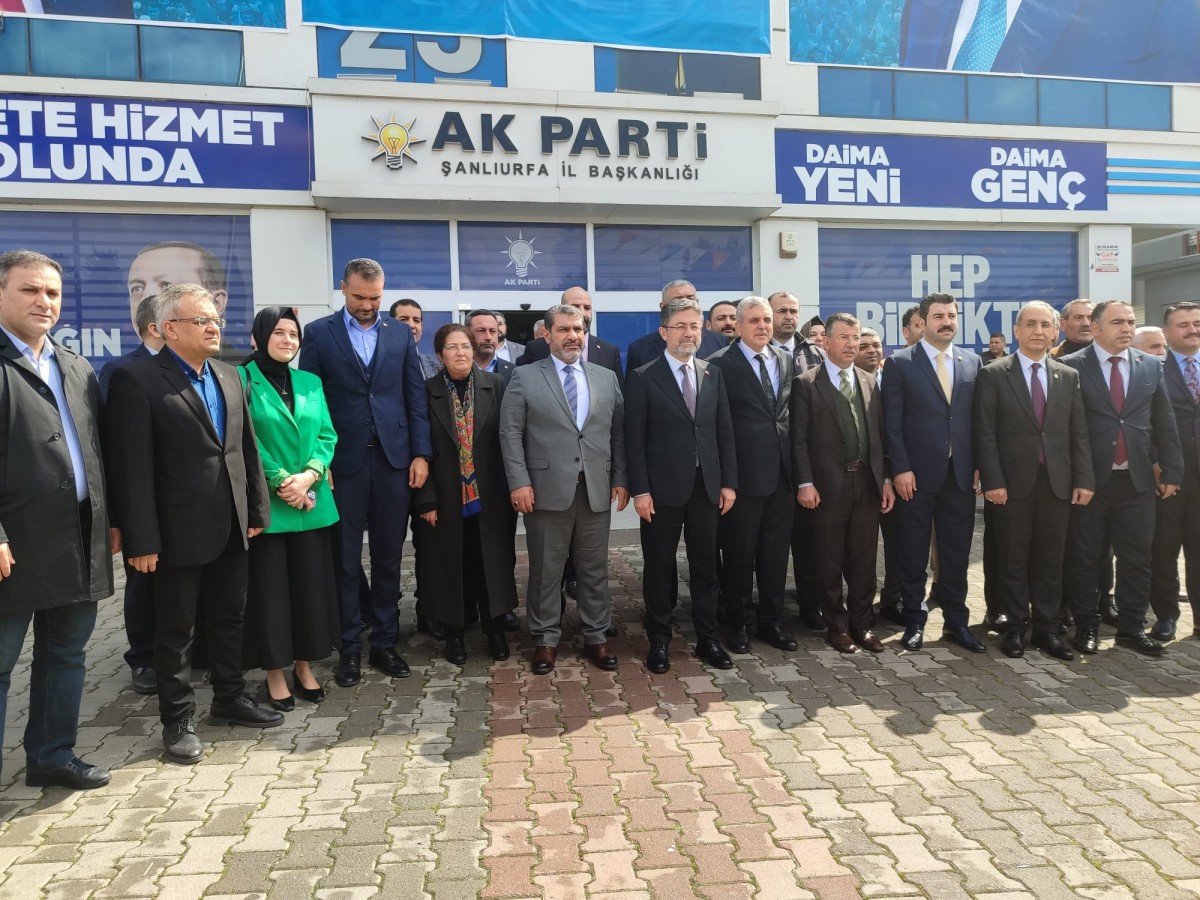 Bakan Yumaklı Şanlıurfa’da! AK Parti İl Başkanlığını ziyaret etti;