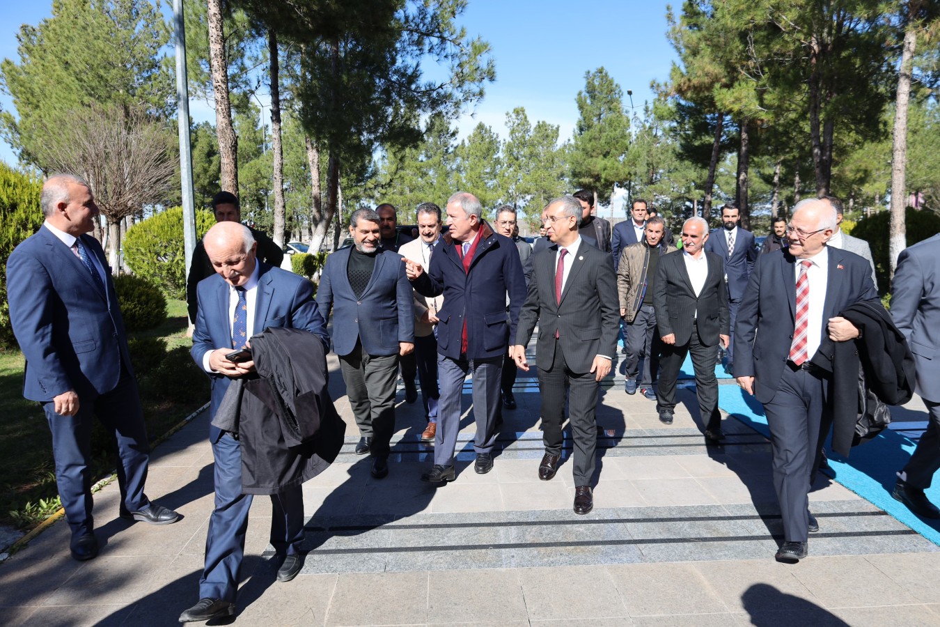 Eski Bakan Hulusi Akar Şanlıurfa’dan ayrıldı;