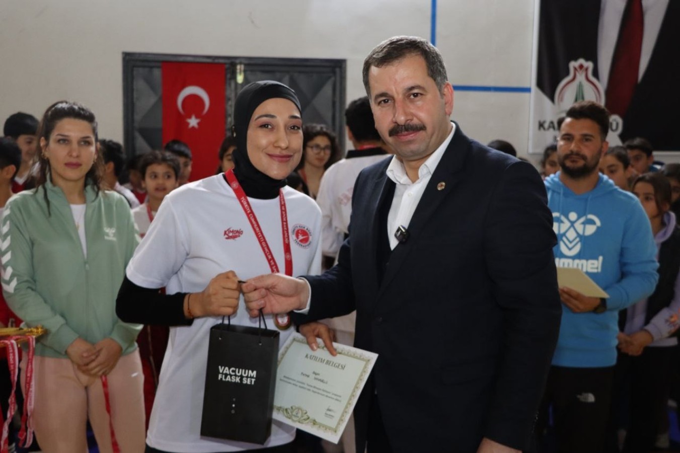 Karaköprü’de başarılı sporcular ödüllendirildi;