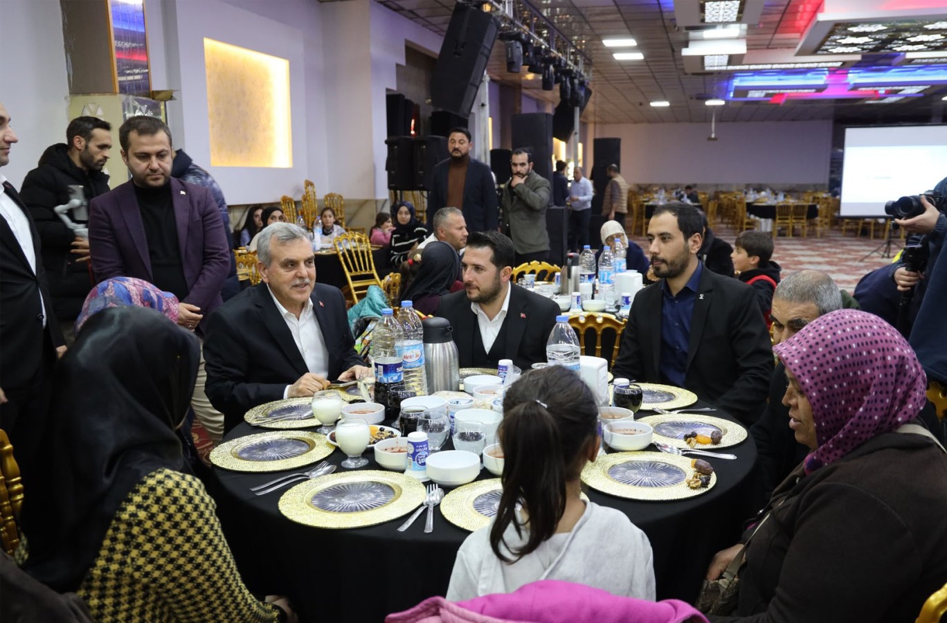 Şanlıurfa'da depremzedelerle ilk iftar;