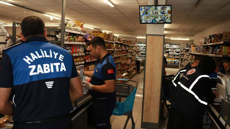 Haliliye’de market ve restoranlara sıkı denetim;