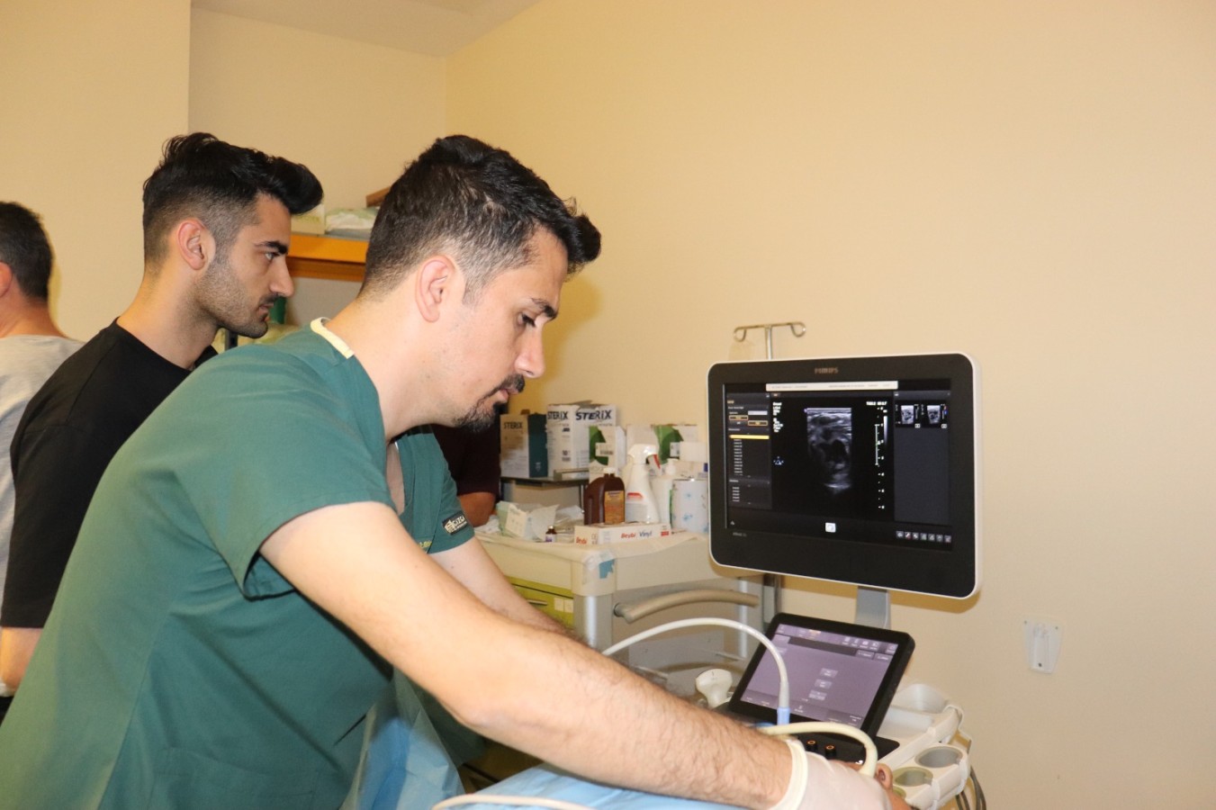 Harran Üniversitesi Hastanesi’nde ameliyatsız guatr tedavisi