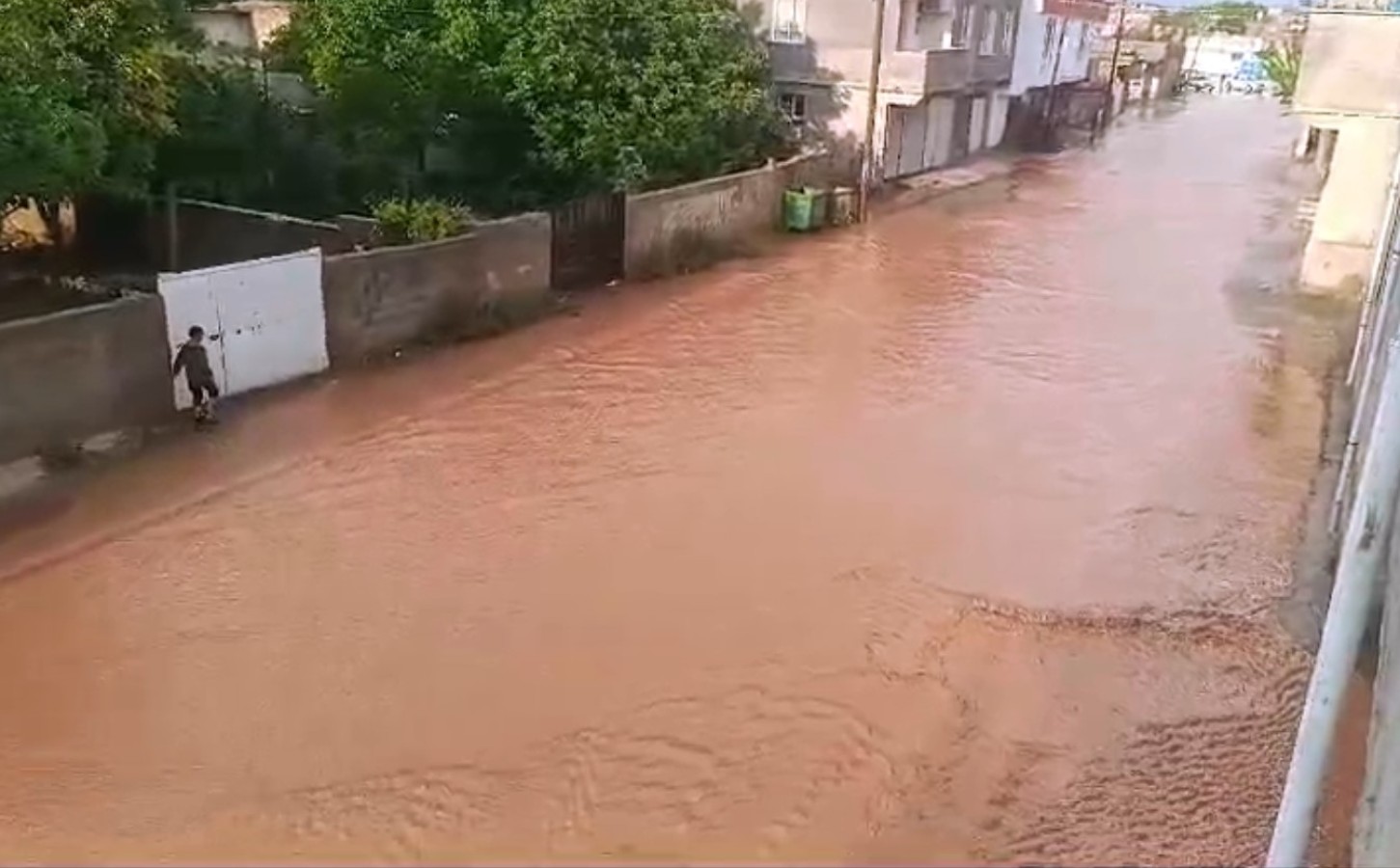 Şanlıurfa’da sağanak yağış hayatı olumsuz etkiledi;