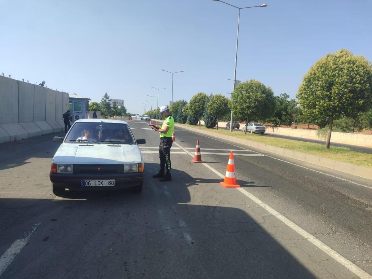 Şanlıurfa’da kuralları ihlal eden sürücülere ceza yağdı;