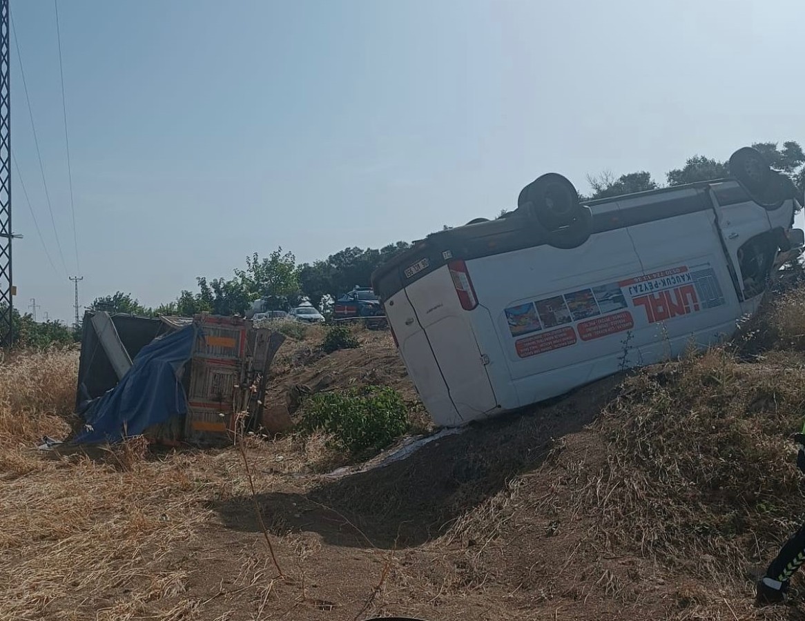 Şanlıurfa’da Minibüs ile Kamyonet çarpıştı, 1 ölü, 2 yaralı;