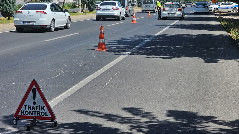 Siverek'te KGYS ile trafik denetimlerinde 322 araca ceza!;