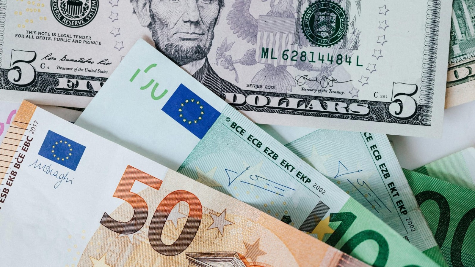 Dolar ve euro bugün kaç TL'den işlem gördü?