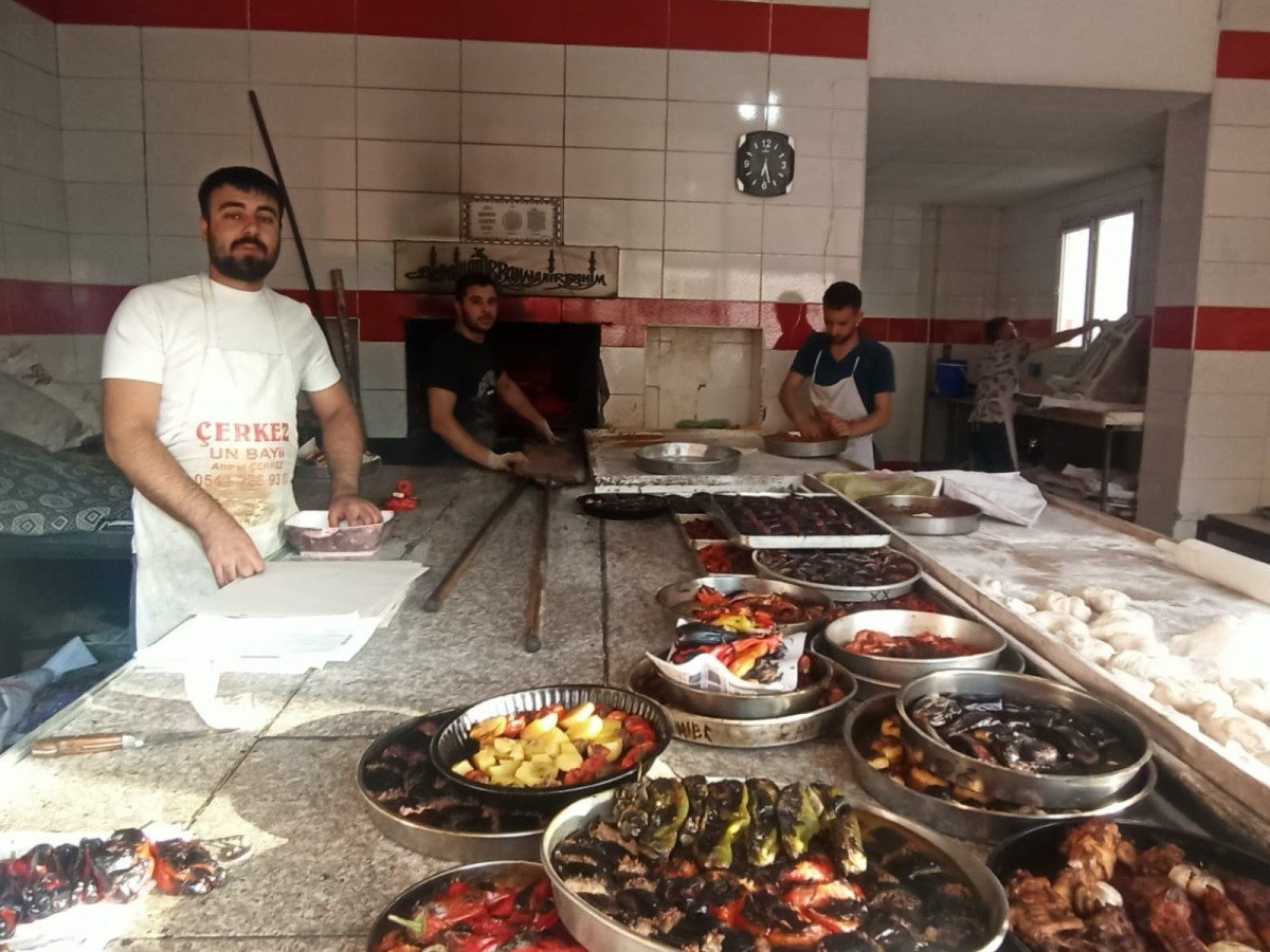 Şanlıurfa’da fırınlarda tepsi yoğunluğu;