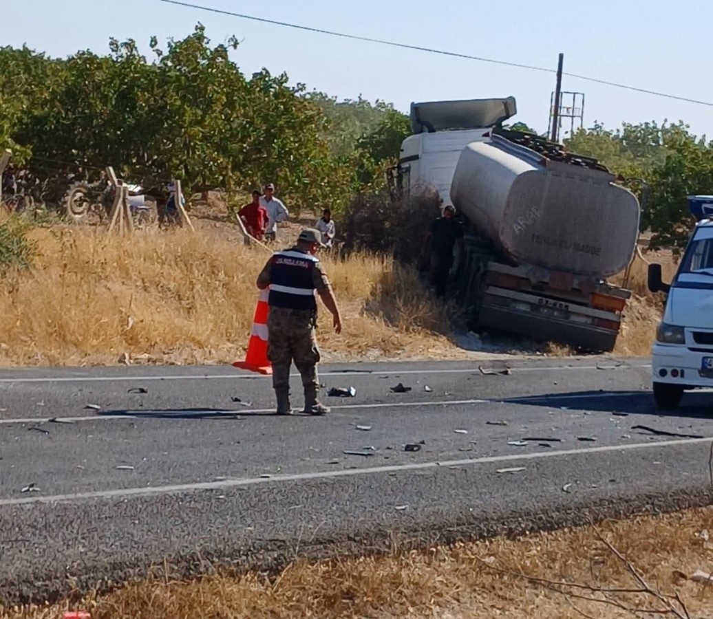 Şanlıurfa’da otomobil tır ile çarpıştı, 1 ölü;