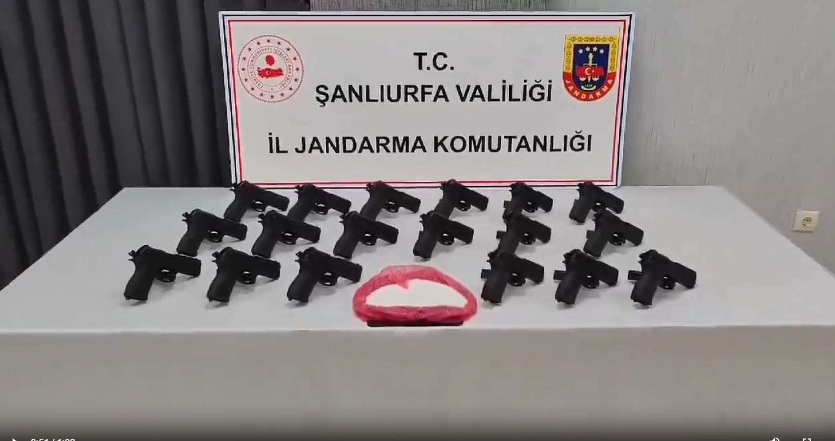 Viranşehir’de çok sayıda silah ve uyuşturucu ele geçirildi, 2 gözaltı;