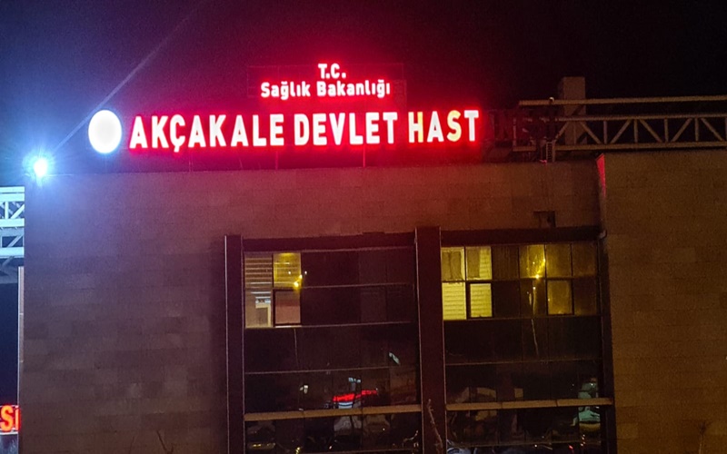 Akçakale’de otomobil park halindeki araca çarptı, 3 yaralı