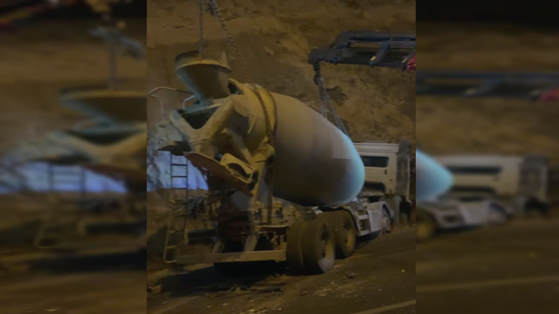 Kamyon ile beton mikseri çarpıştı: 2 yaralı