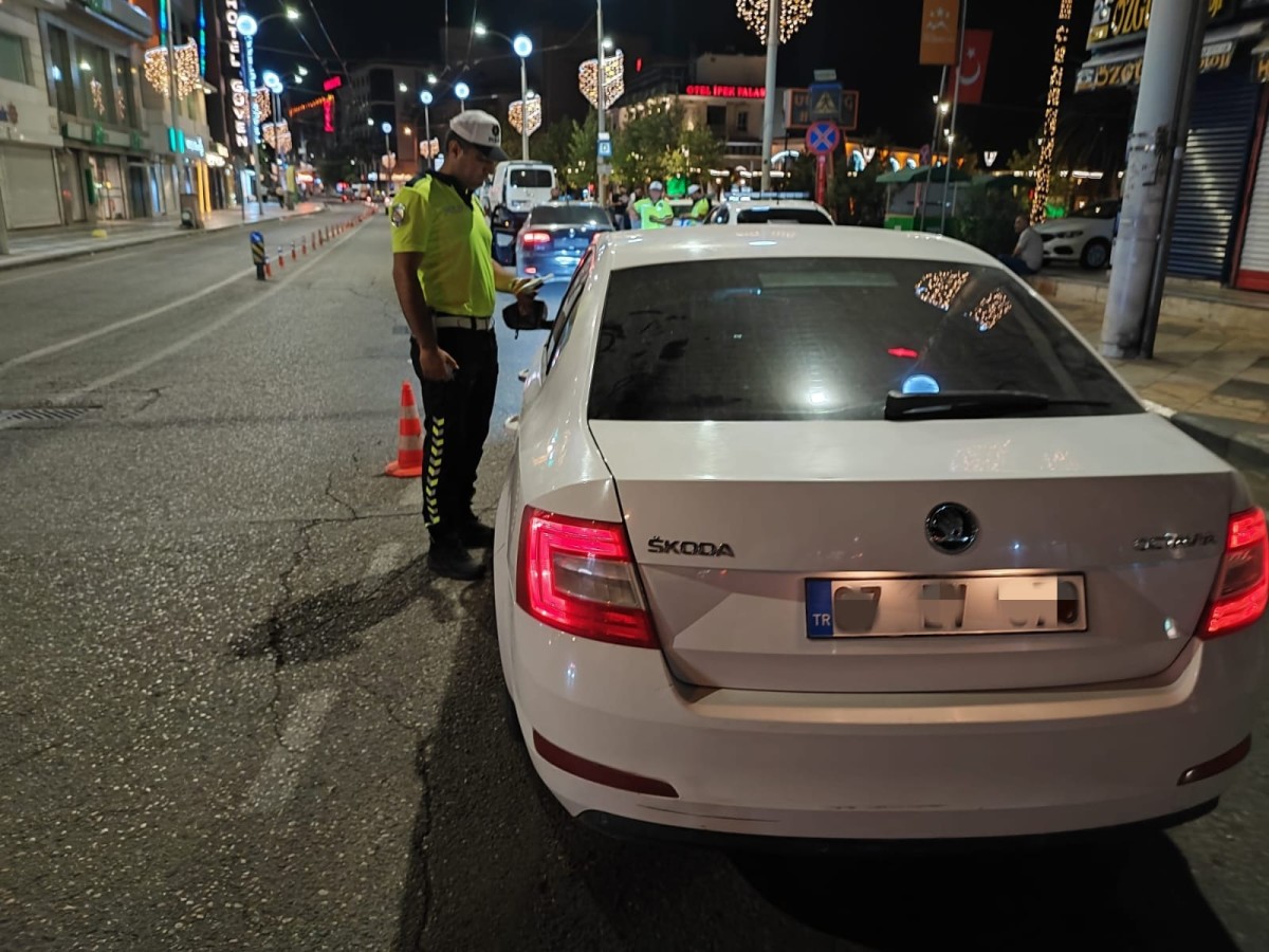 Şanlıurfa'da gece saatlerinde alkol denetimi;