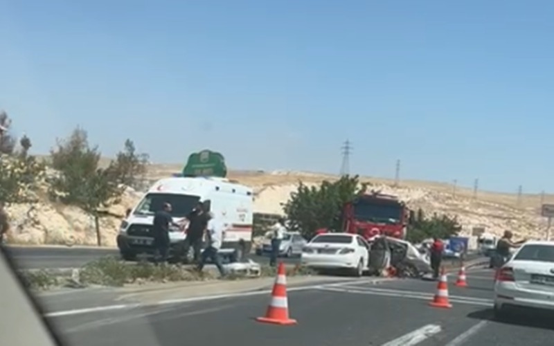 Şanlıurfa'da iki otomobil çarpıştı, 1 ölü 6 yaralı (EK);