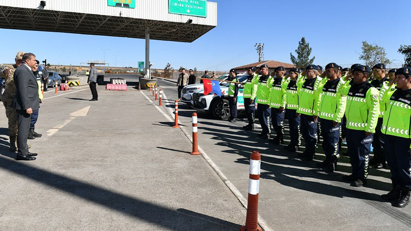 Vali Şıldak, otoyol jandarma ekiplerini ziyaret etti;